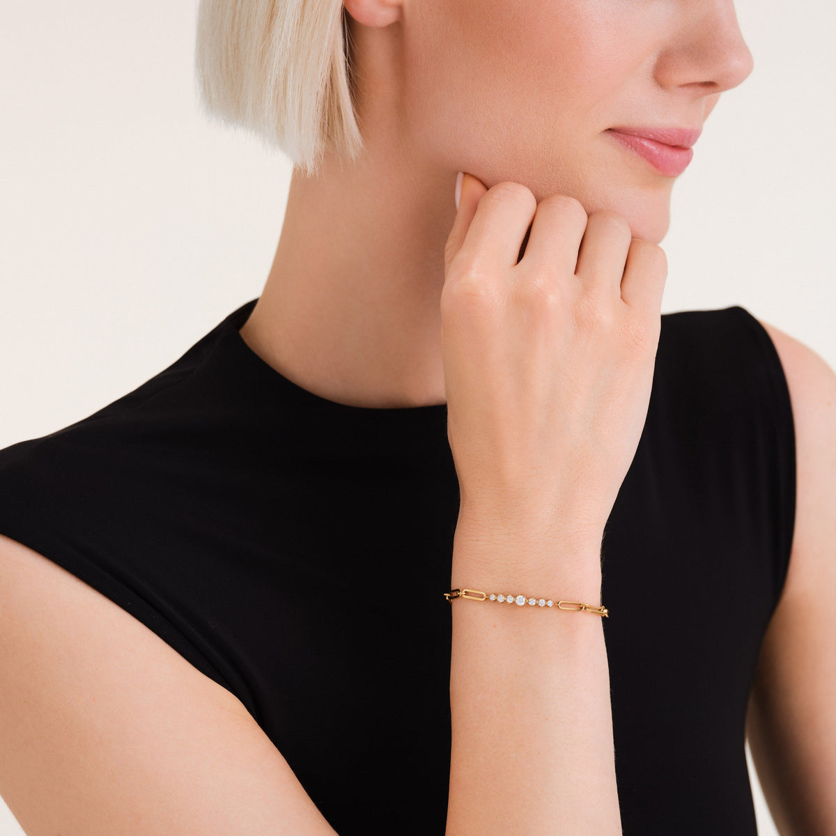 Bar Bracelet With Stones leftcolumn