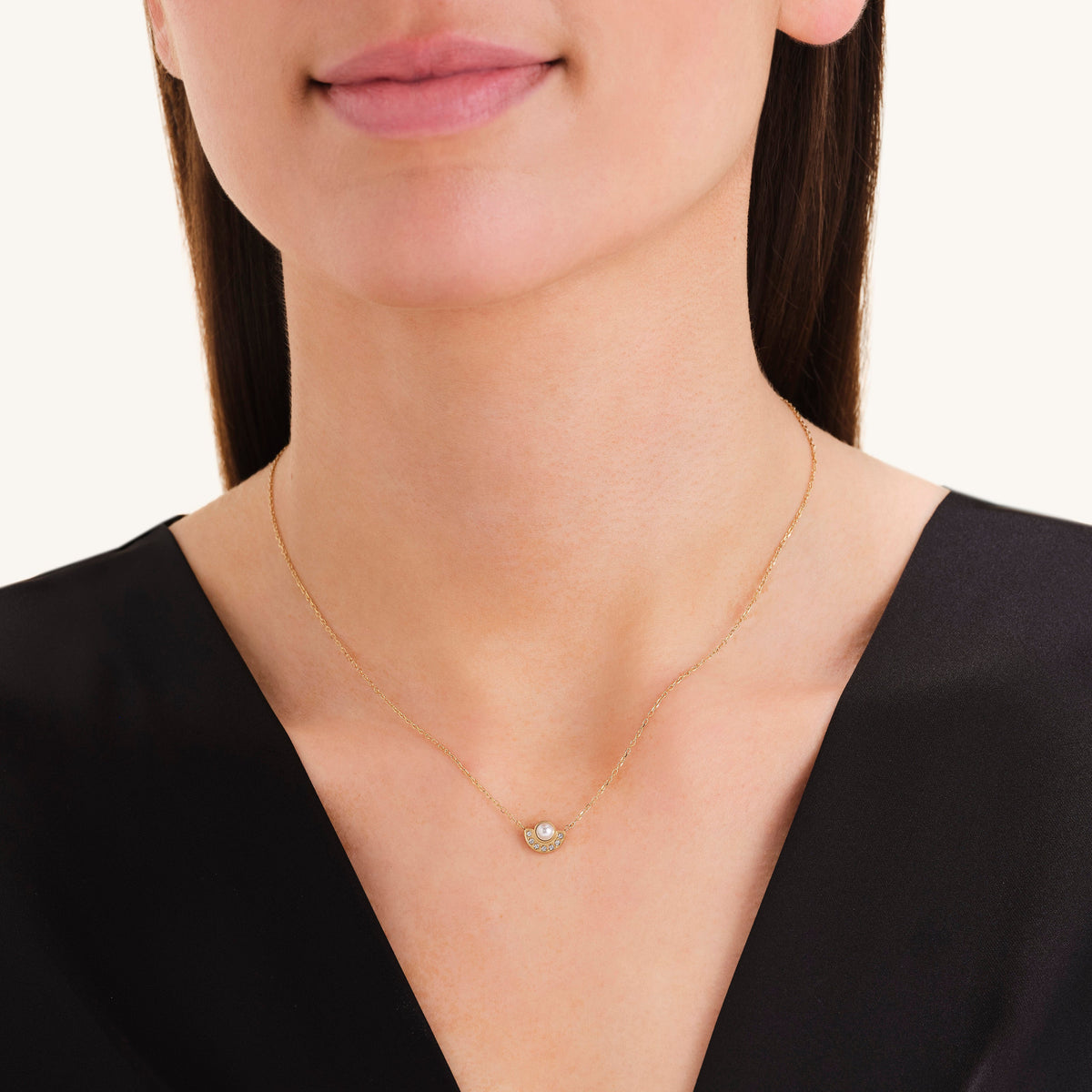 Pearl Halo Necklace leftcolumn